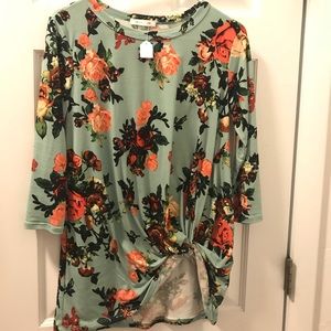 NWT floral 3/4 length shirt!